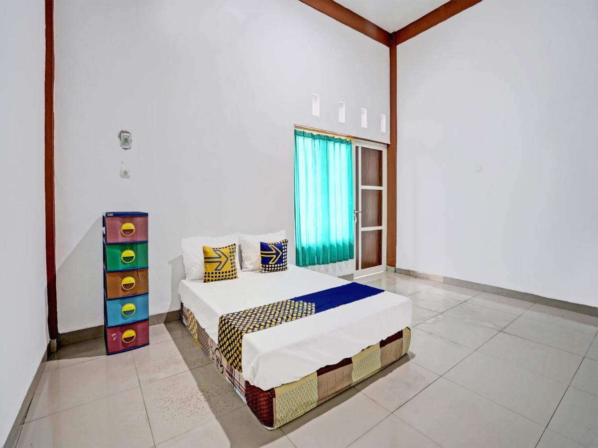 Oyo 92006 Kost Sejahtera Syariah Hotel Sidoarjo Exterior photo