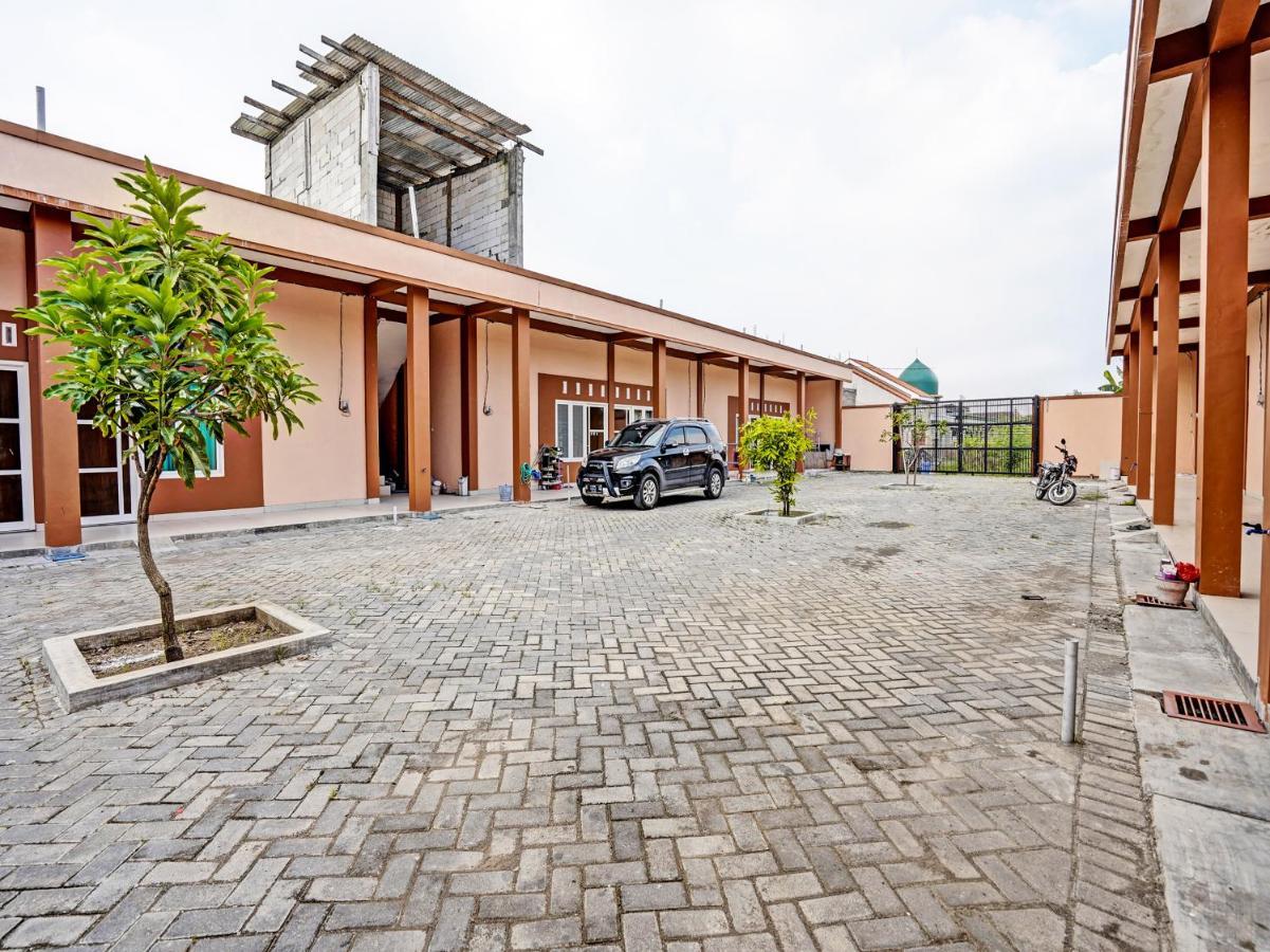 Oyo 92006 Kost Sejahtera Syariah Hotel Sidoarjo Exterior photo