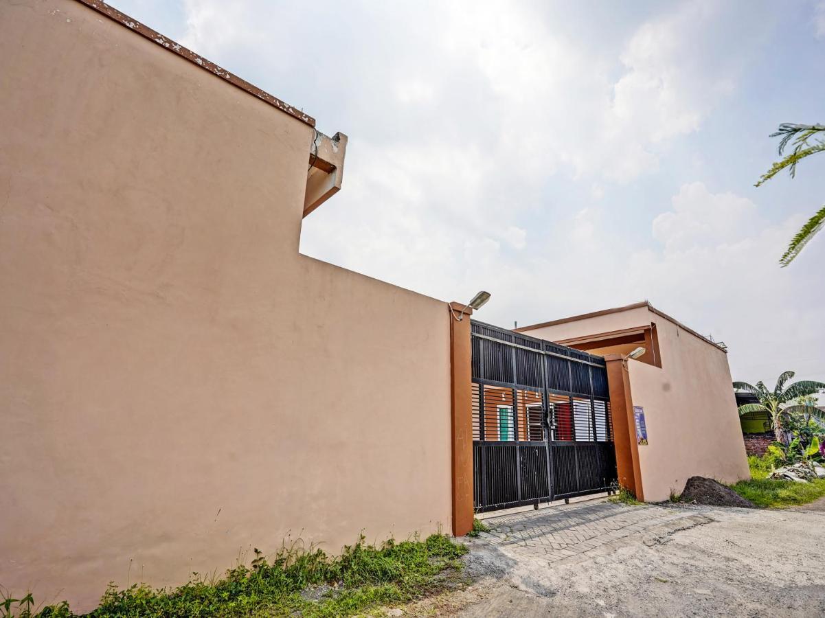 Oyo 92006 Kost Sejahtera Syariah Hotel Sidoarjo Exterior photo